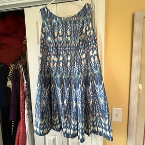 Great spring dress size 16, with a lining that gives the skirt a bit of twirl
